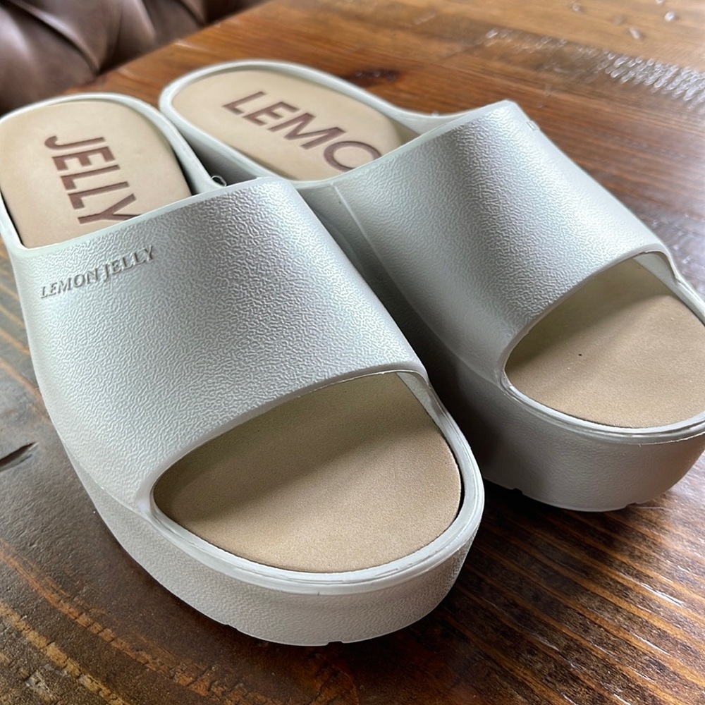 Lemon Jelly platform wedges/sandals- champagne color